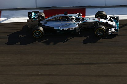 Mercedes: Rossz hatással lenne ránk, ha Hamilton, vagy Rosberg távozna