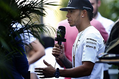 Brutális előnnyel végzett az élen Hamilton és Rosberg a Mercedesszel délután Amerikában: Esélytelen Alonso és társai…