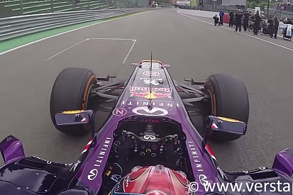 Egy igazi F1-es videó az ínyenceknek: Hosszabb onboard összeállítás, ahogy a 17 éves Verstappen küldi neki az RB8-cal Spa-ban