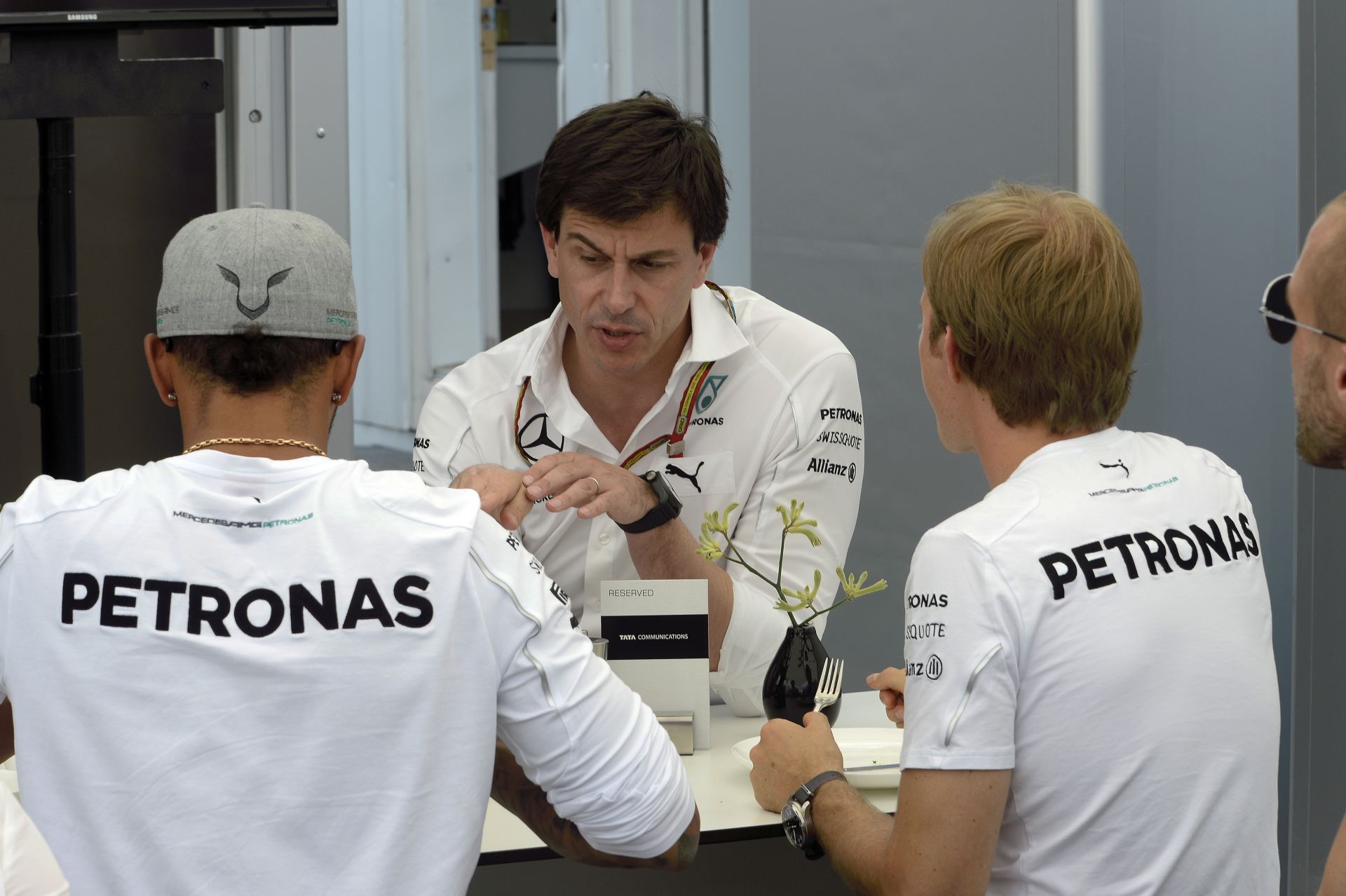 A Mercedes tudta előre, hogy Hamilton és Rosberg egymásnak fog esni