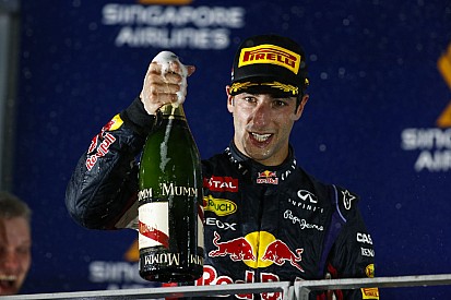 Ricciardo élvezi a kalandot Vettel ellen: Négyszeres világbajnok Vs. ausztrál gyerek