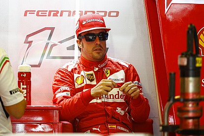 Alonsót különösebben nem érdekli Raikkönen szenvedése a Ferrarinál