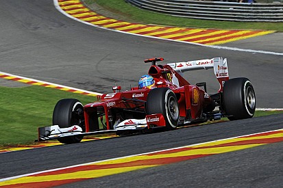 Centiken múlott Alonso élete: Grosjean becsapódik Spa-ban a rajtnál