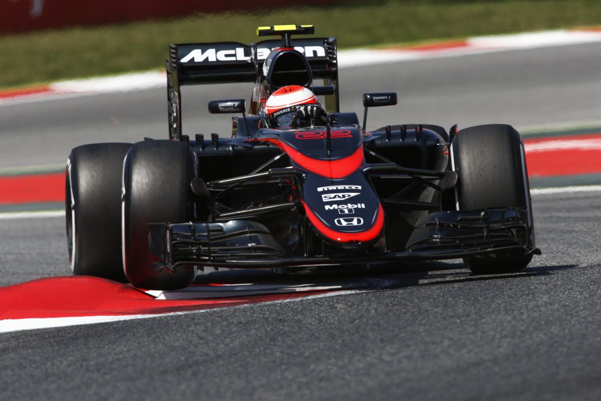 Ijesztő futam a McLarennel: Button ezek után nem vár pontot, egész évben