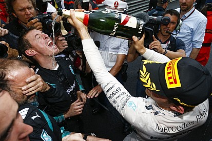 Rosberg vodkával, Kalinkával ünnepelt vasárnap - Hamilton még veszélyesebb lesz ezek után