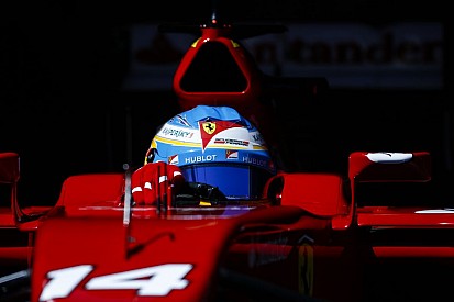 HD felbontású visszapillantója van a Ferrarinak?! Vettel szerint Alonso a saját DRS-ét nézte