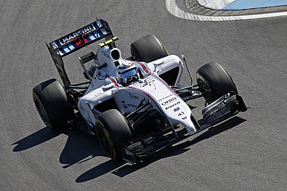 Lauda emeli kalapját Susie Wolff előtt, de a Williams elszúrta a PR-t