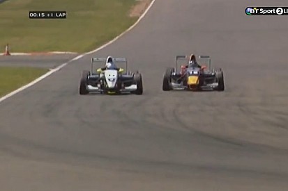 Így gyilkolta egymást Ricciardo és Bottas 2008-ban