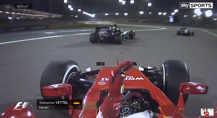 Sumákol a Ferrari?! Rosszul tették volna fel az első kereket, a többieknek gyanús a dolog