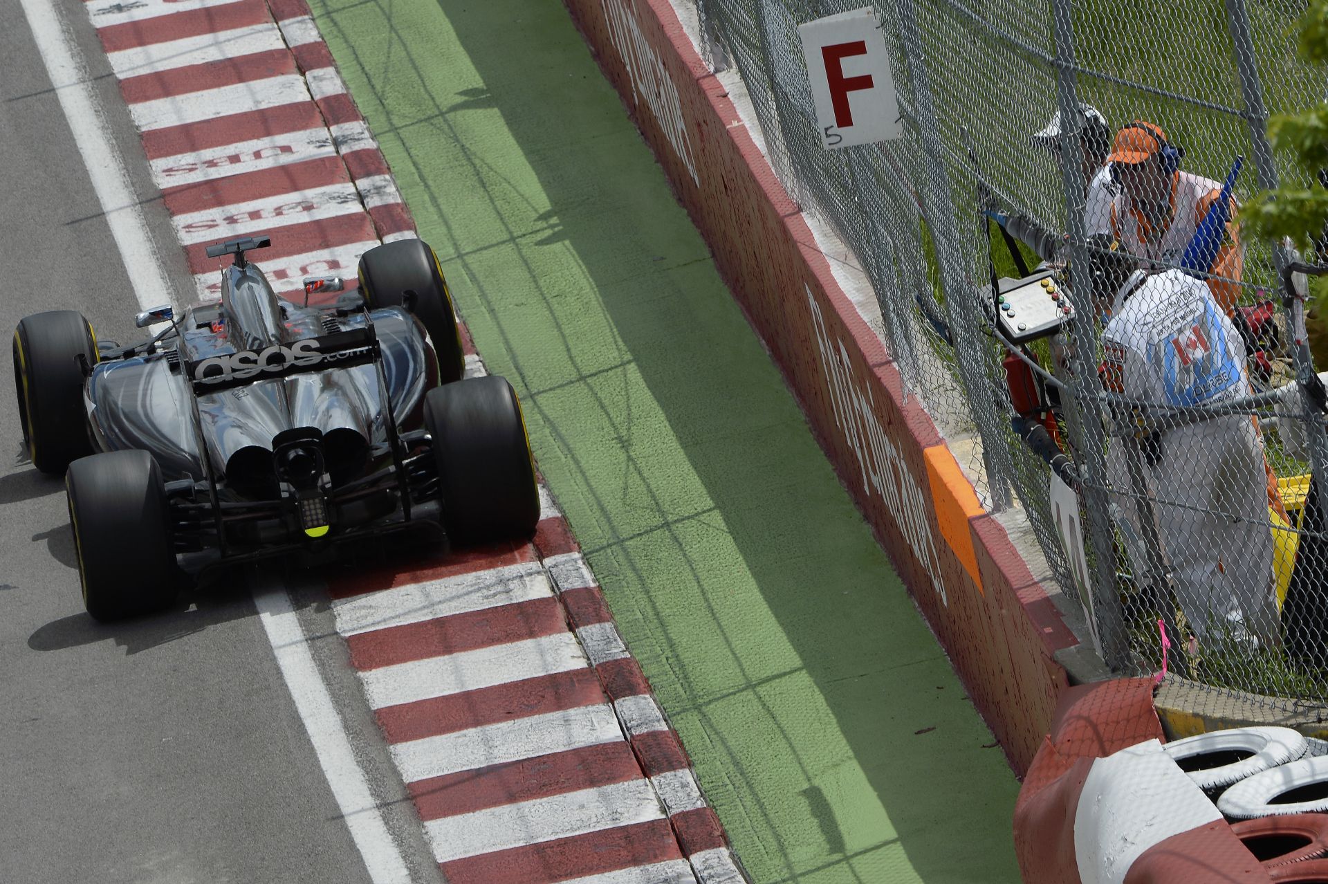 Ez nem PlayStation: Jenson Button valóban 4. lett Kanadában