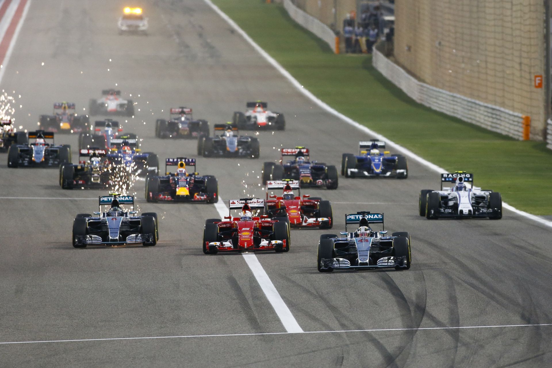 A túl drága F1-es motorok sorra nyírhatják ki a csapatokat: Vissza kell térnie a V8-nak!
