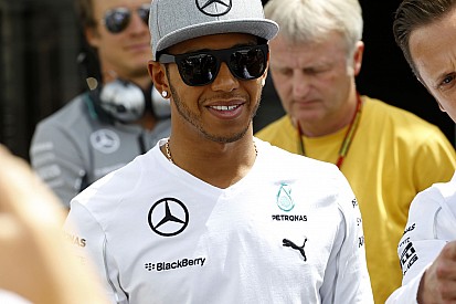 Hamilton győzelme a bokszban mehetett el: Közel 2 másodpercet bukott a brit