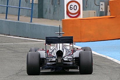 Button szerint remek a Honda-motor vezethetősége, egyébként is jó irányba halad a gyártó