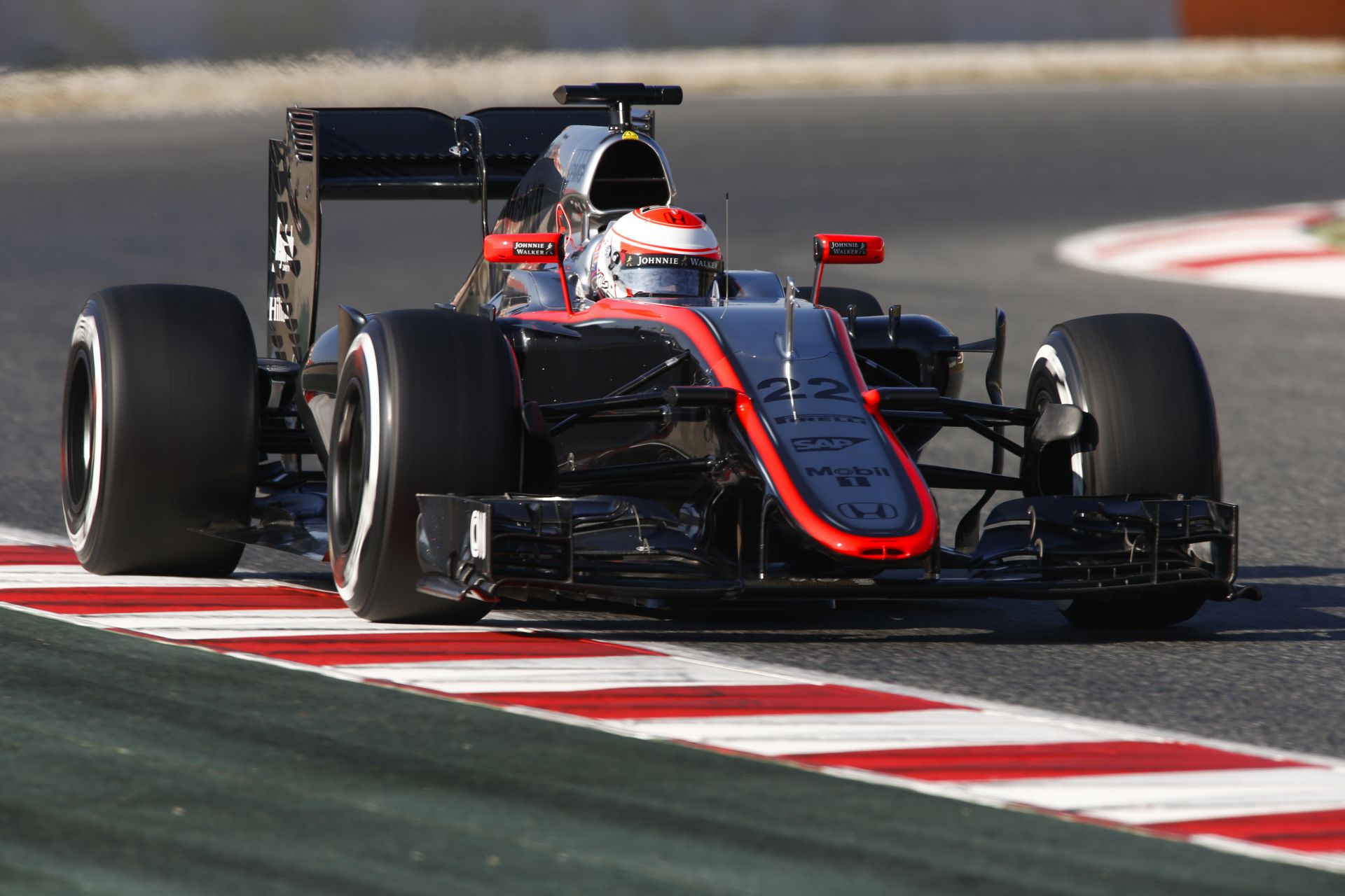 Button: Kár, hogy Alonso nincs itt, de Magnussen jó munkát fog végezni a helyén