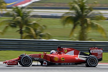 Videón Vettel megpördülése a Ferrarival Malajziából