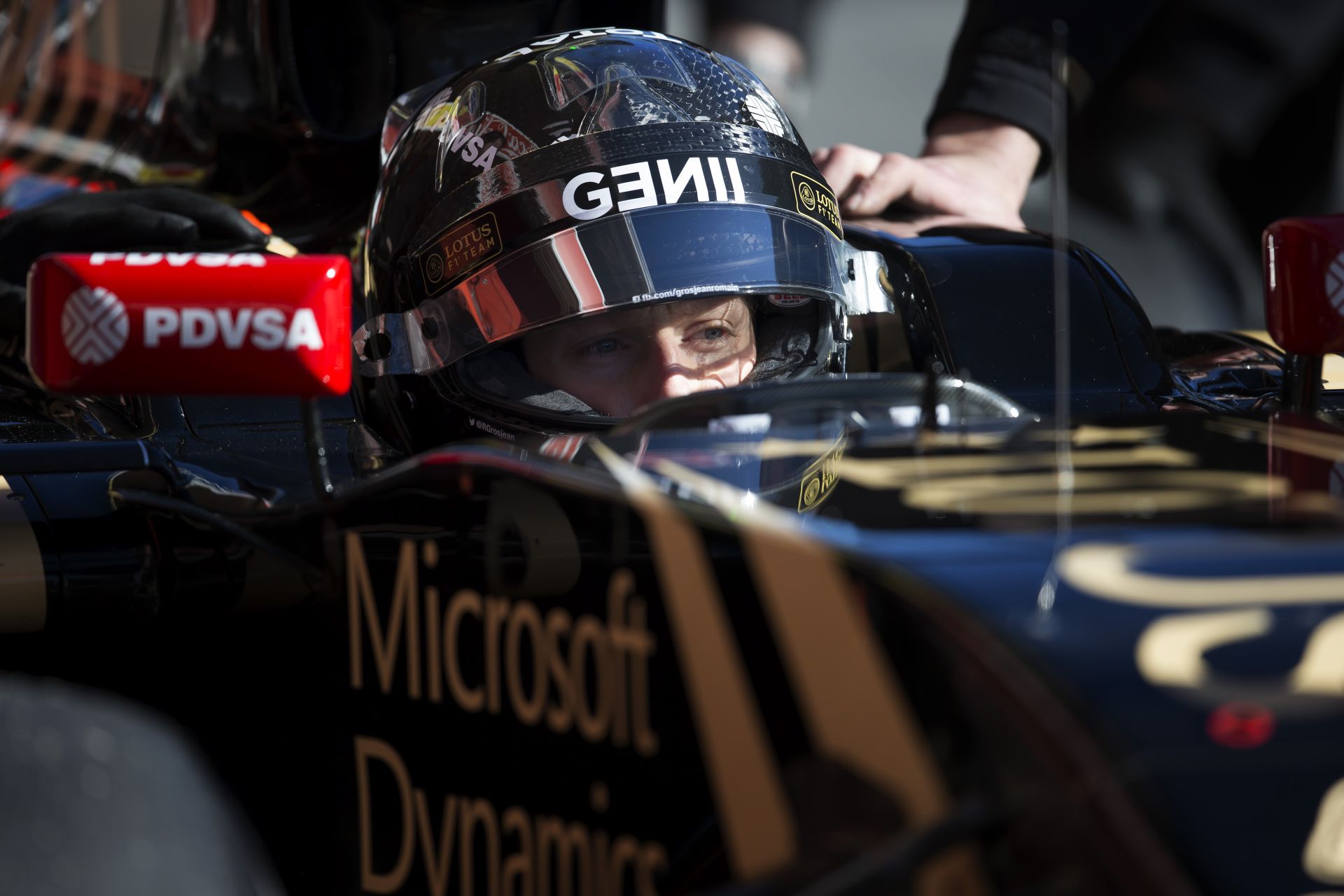 Grosjean nyert Barcelonában, de a Mercedes brutális tempót ment közepesen: Alonsót kórházba szállították