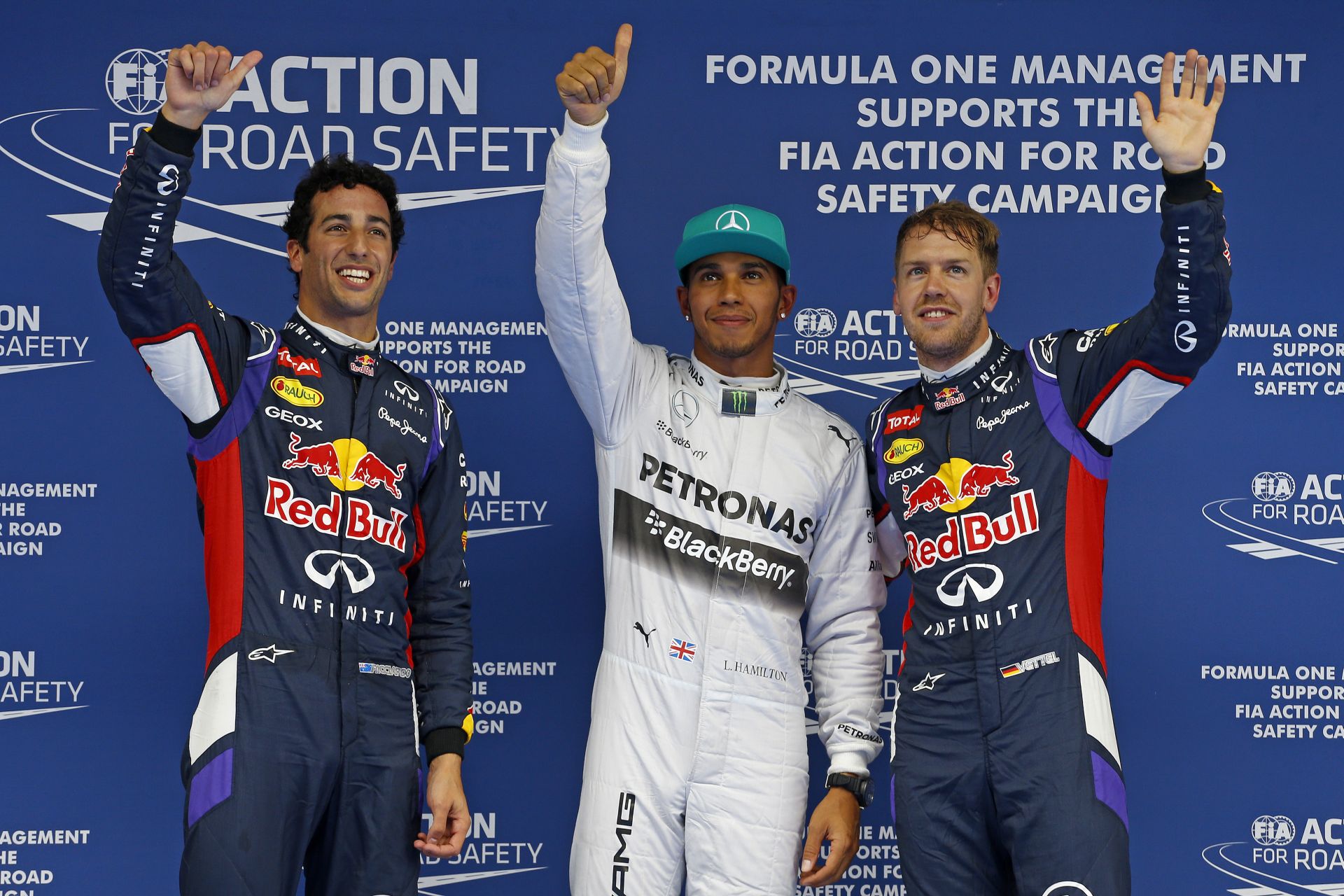 Hamilton hibátlan, Ricciardo átment „állatba”, Vettel egyre feszültebb