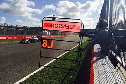 Button: Pokolian gyors lehet a Mercedes