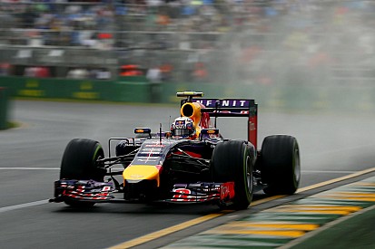 Az FIA vizsgálja Ricciardo autóját: túl torkos az RB10?