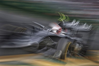 Egy büszke apa: Kevin Magnussen folyamatosan túlszárnyalja az elvárásokat
