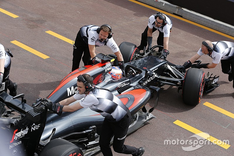 McLaren пока не способна бороться за