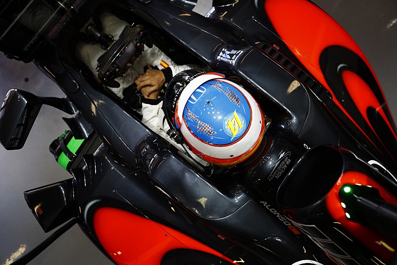 Alonso met eerbetoon aan Luis Salom op zijn helm in GP Canada