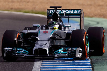 Lauda: Ebben a pillanatban az élen lehet a Mercedes, de…