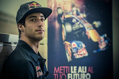 Ricciardo egy lapon Sennával és Alonsóval?!