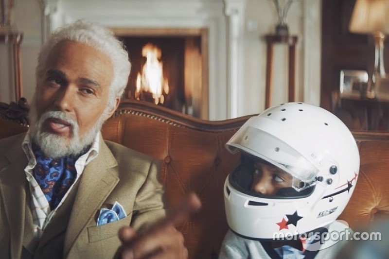 Video: el 'abuelo' Lewis Hamilton