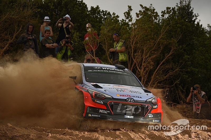 Neuville mantiene una leve ventaja sobre Latvala