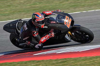 Lowes direct op snelheid tijdens Aprilia MotoGP-test