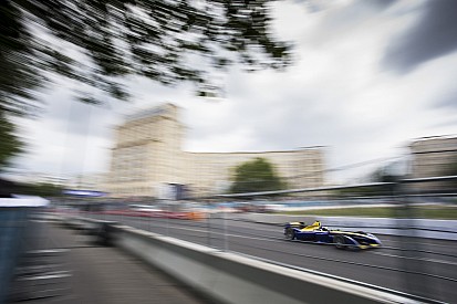 Prost en la pole para la primera carrera en Londres