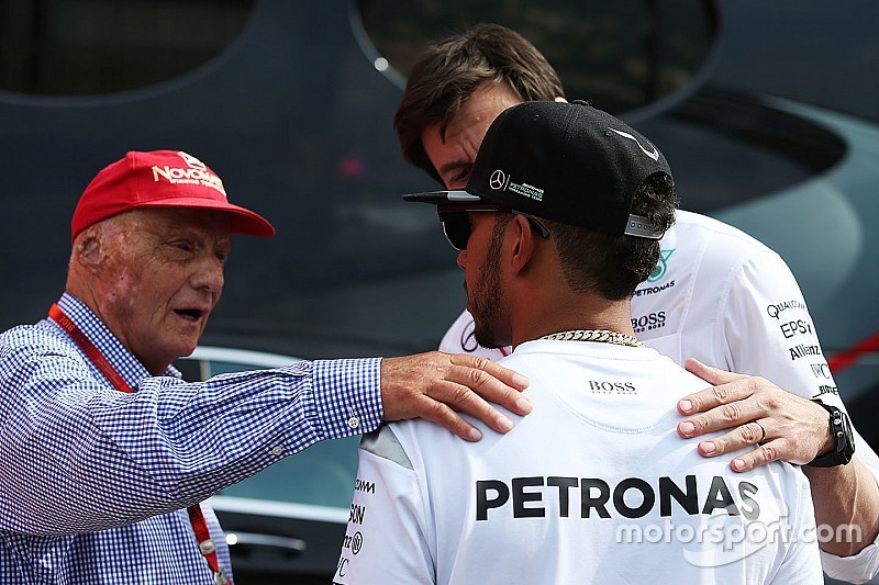 Lauda ahora desmiente que Hamilton haya destruido su habitación