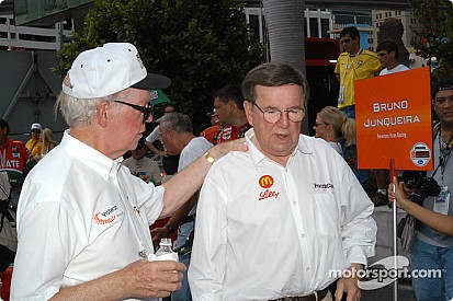 Andrettis, Bourdais, Rahal y más rinden tributo a Carl Haas