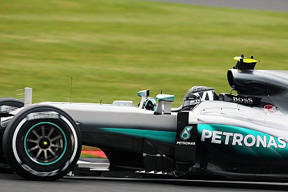 Mercedes a "joué la sécurité" pour Rosberg