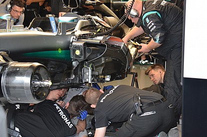 Lowe: "C'era una perdita d'acqua sul motore di Nico: niente rischi!"