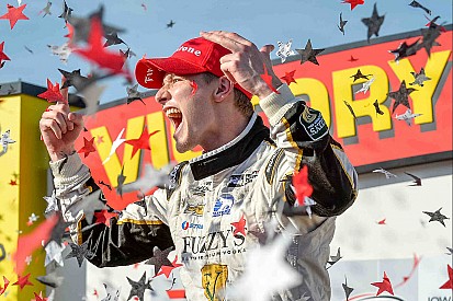 Geblesseerde Newgarden domineert op Iowa Speedway