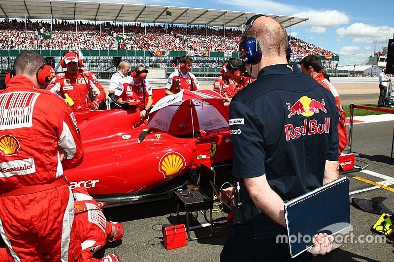 Ferrari debe ir por Adrian Newey