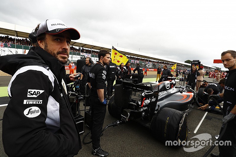 Alonso busca un fin de semana no