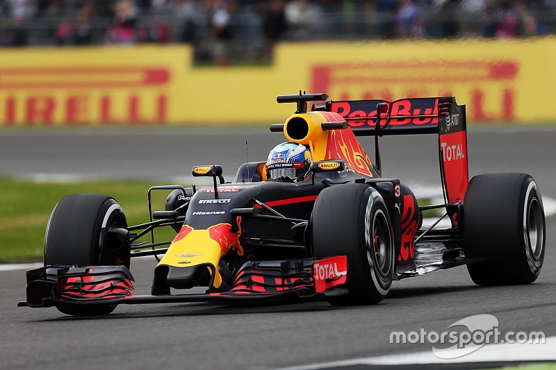 Ricciardo niet bang voor Verstappen: “Heb alleen angst voor haaien en slangen”