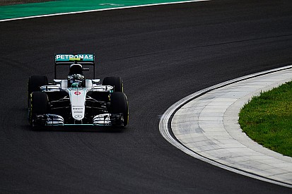 Rosberg lideró la segunda sesión tras accidente de Hamilton