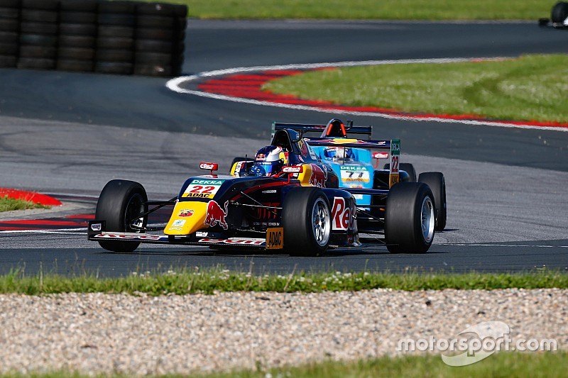 SMP F4 Moskou: Verschoor onbedreigd naar zege in race 1