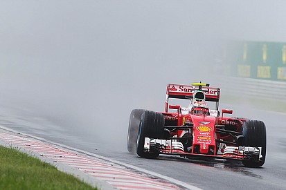 Гонщики Ferrari невдоволені дощовими покришками