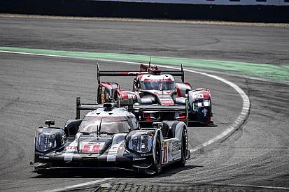 Porsche wint op de Nürburgring na titanengevecht