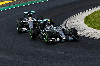 La batalla por el título durará hasta la última carrera, según Wolff