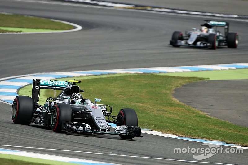 Mercedes domina y Alonso 'el mejor del resto' en FP1