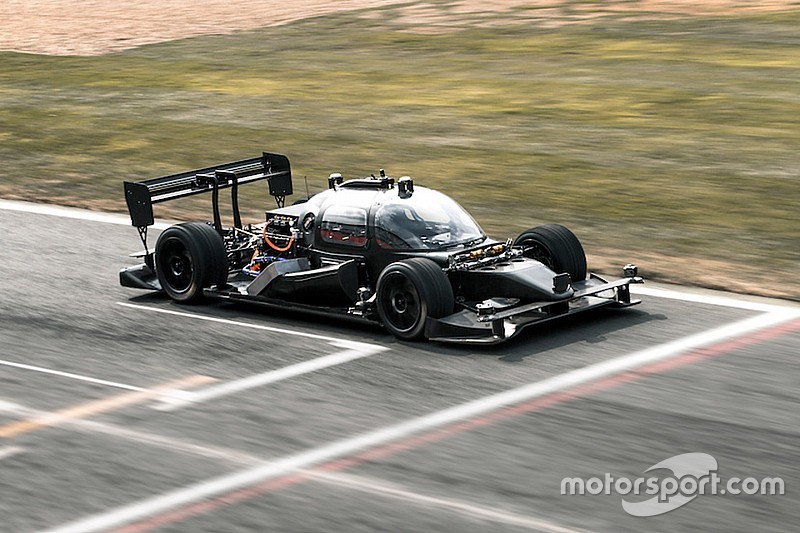 RoboRace-Rennwagen ohne Fahrer vor öffentlichem Testdebüt