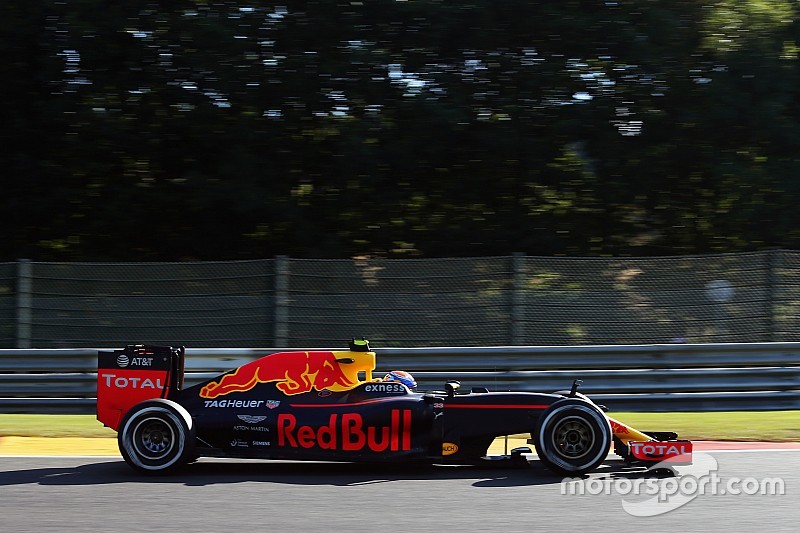 Horner neemt het op voor Verstappen: