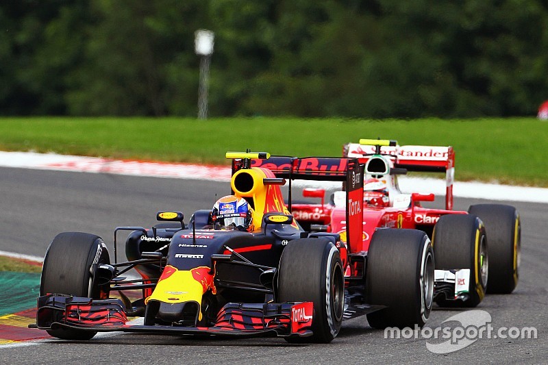 Villeneuve beticht FIA van in bescherming nemen Verstappen