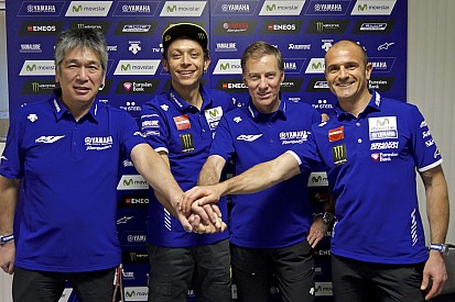 Valentino Rossi bertahan di Yamaha hingga 2018